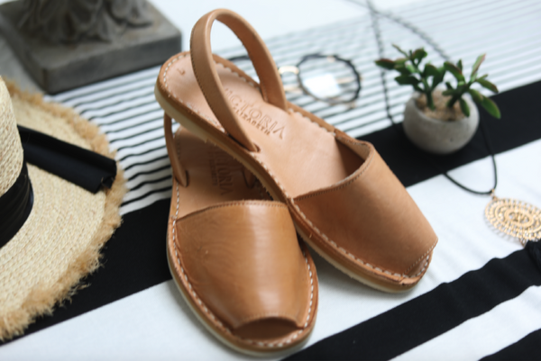 VICTORIA DULCE VITA LEATHER SANDALS